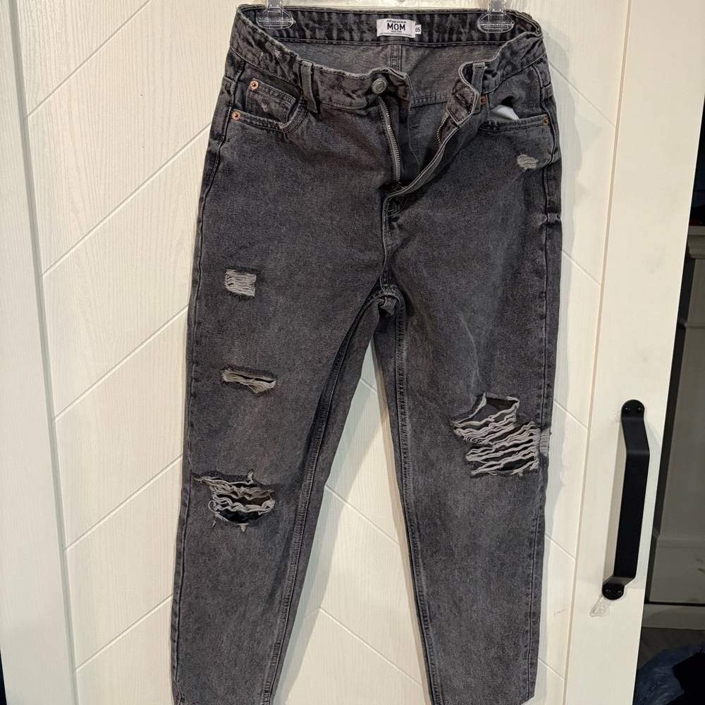 Mom jeans refuge size 05‎  black distressed ripped
